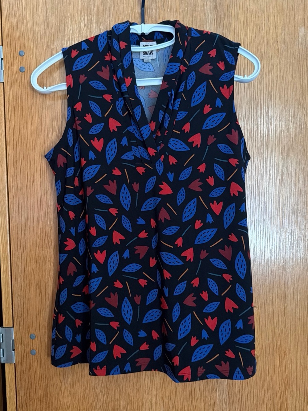 Anne Klein Sleeveless V-Neck Floral Leaf Print Top
